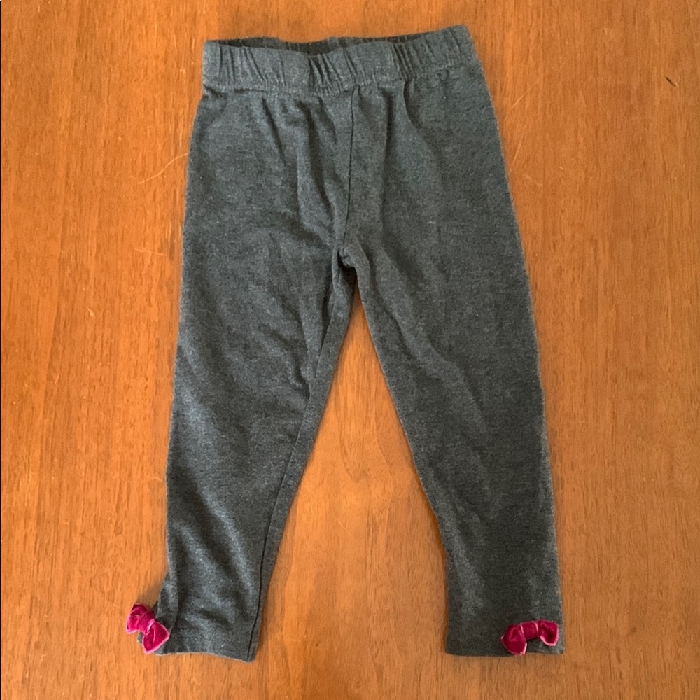 😊FREE😊 Gray Kids Leggings with Pink Bow Accents size 18m